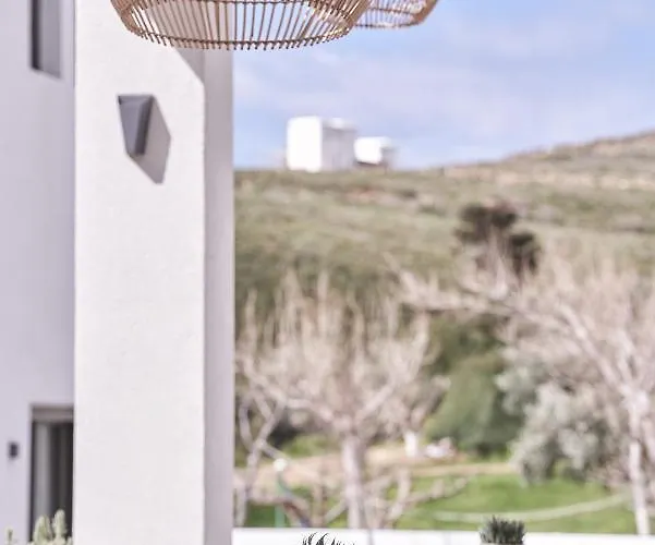 Isida Andros 酒店 *