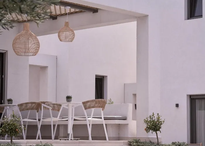 Isida Andros 酒店 *