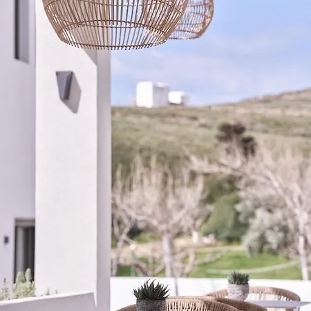 Isida Andros Hotel *